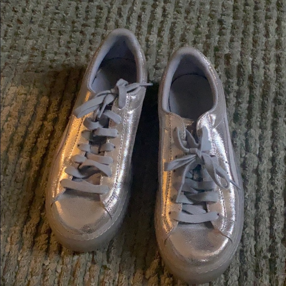Metallic pumas